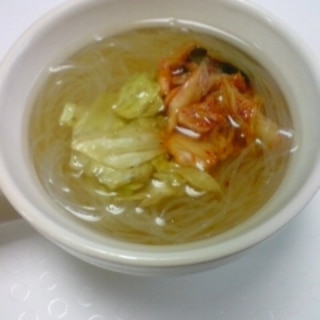 ヤマキめんつゆで作るキムチとキャベツの春雨スープ